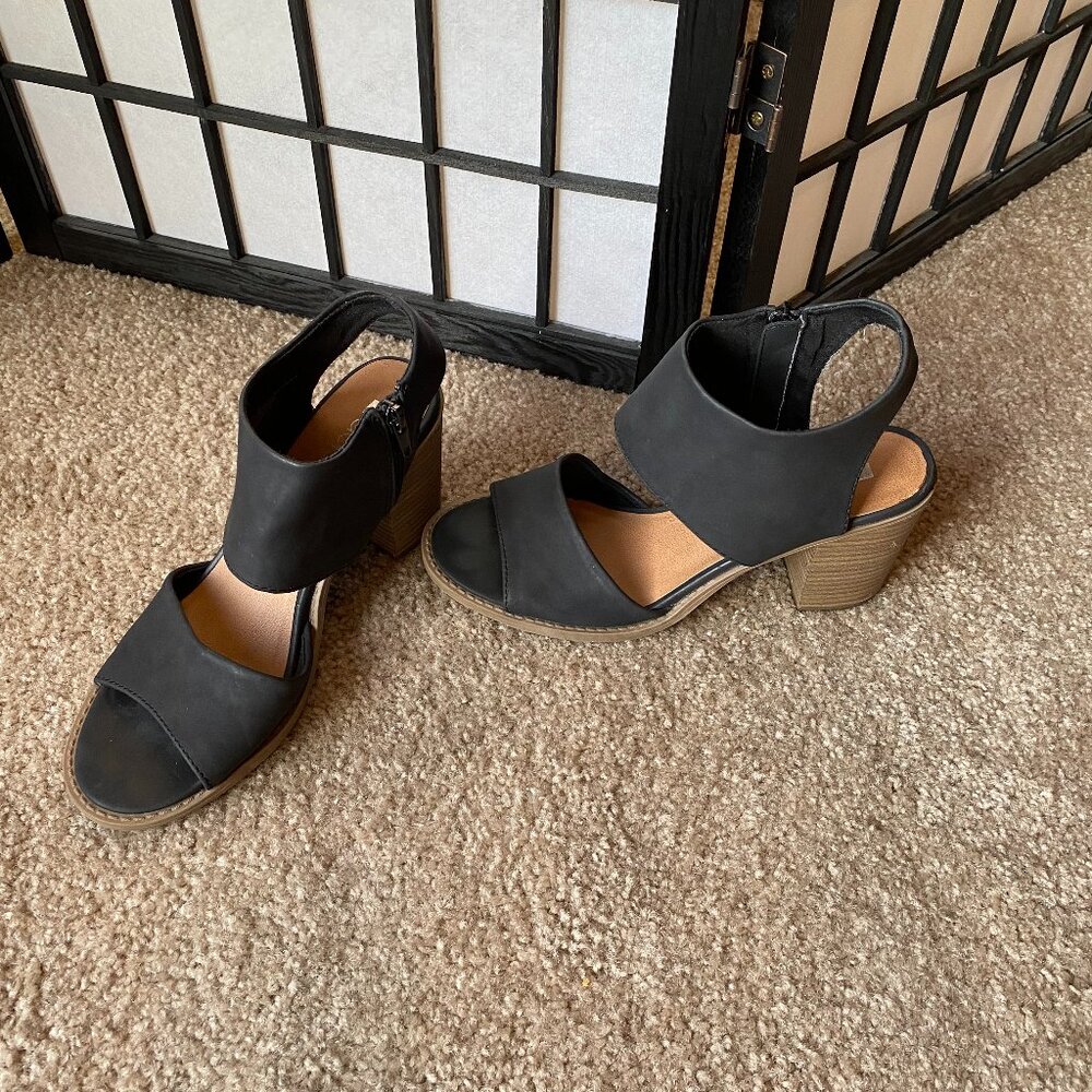 Black anytime sandals